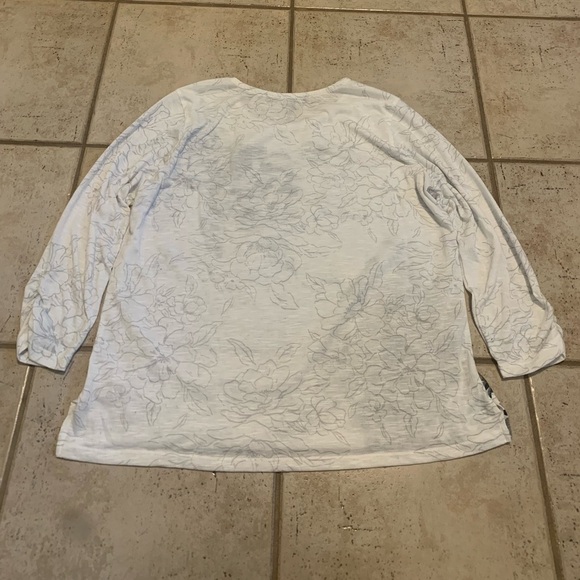 Classic Editions Floral Embellished Top - White/Grey, Size Large - Picture 4 of 5